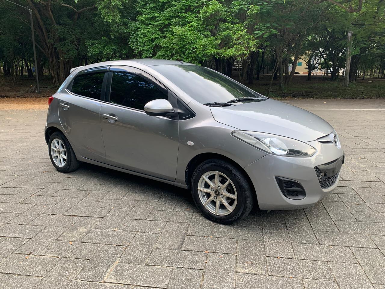 carros - mazda demio 2014