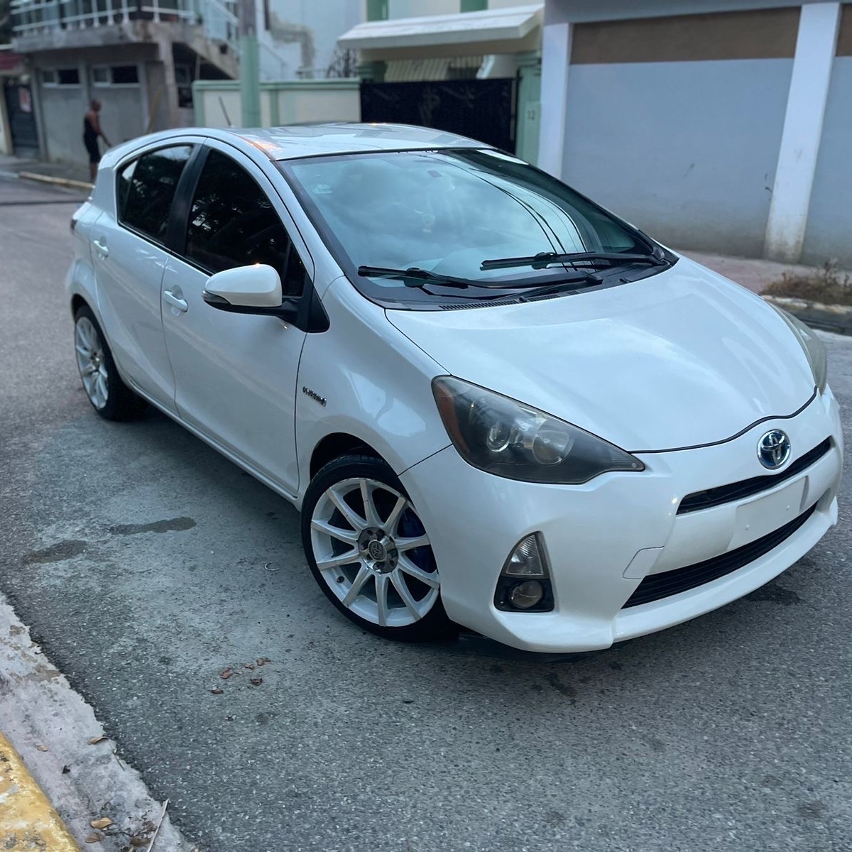 carros - Toyota Prius C 2012