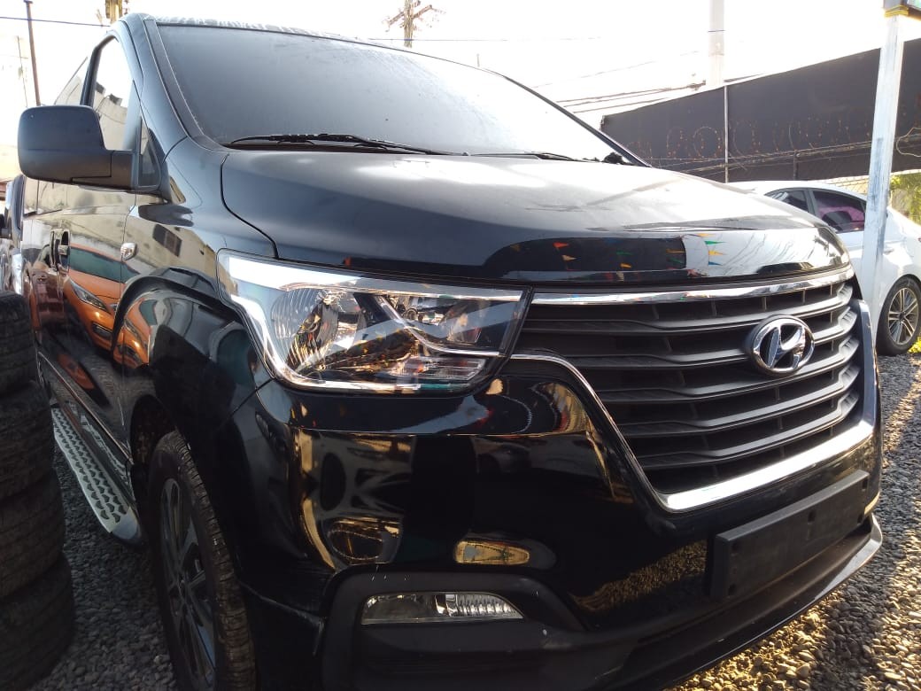 jeepetas y camionetas - HYUNDAI GRAND STAREX 2020 NEGRADESDE: RD$1,750,100 1