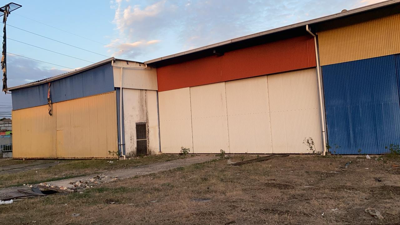 oficinas y locales comerciales - nave industrial en alquiler en la auto pista Duarte en una via principal  5