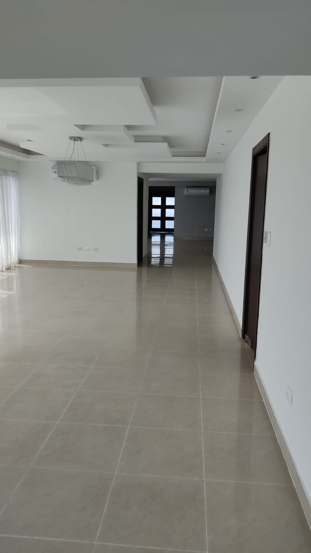 apartamentos - Vendo apto en la esperilla uno por piso 700. Mts.2 
4 Habitacion y 6 Parqueos 