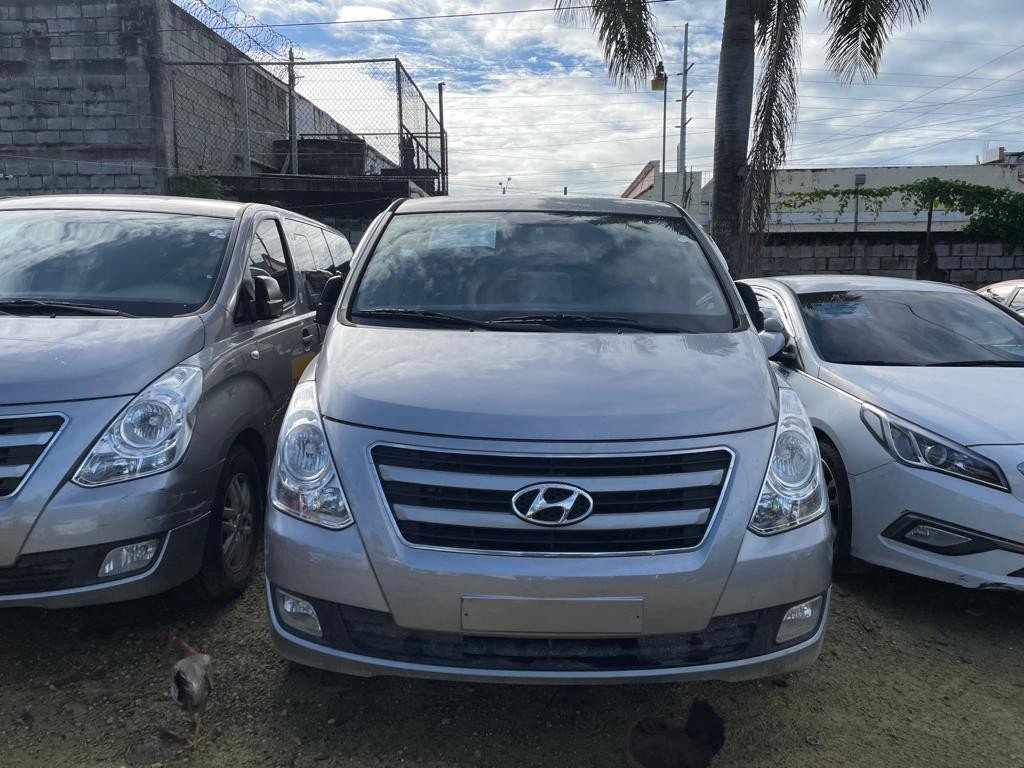 jeepetas y camionetas - HYUNDAI GRAN STAREX 2017 GRIS 0