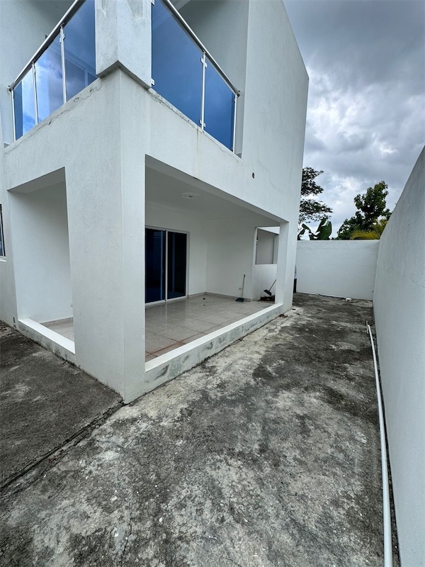 casas - Casa Moderna de dos Niveles en Proyecto Cerrado. 4