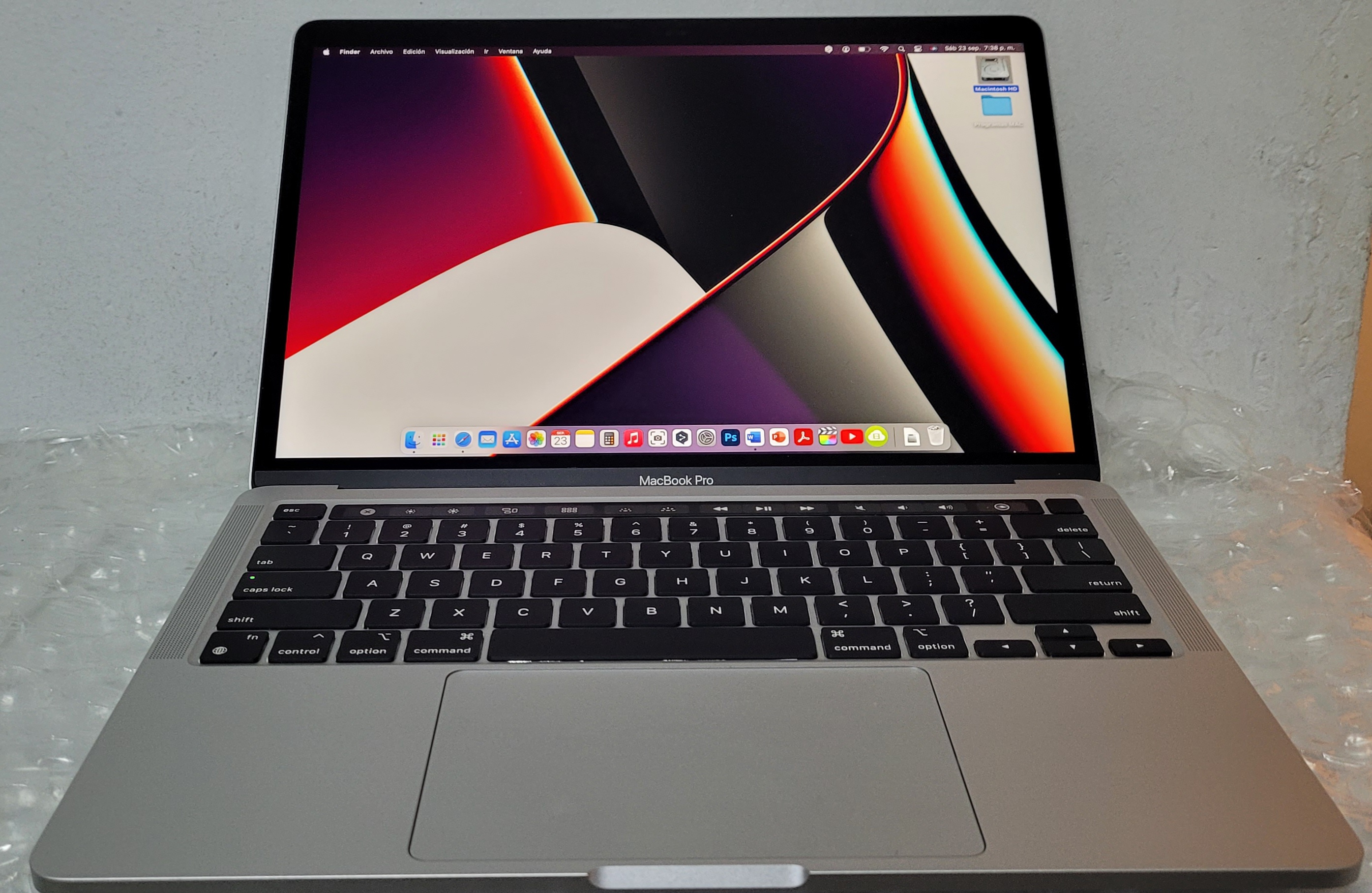 computadoras y laptops - Macbook pro Touch bar 13 Pulg Core i7 Ram 32gb ddr4 Disco 512gb SSD año 2020