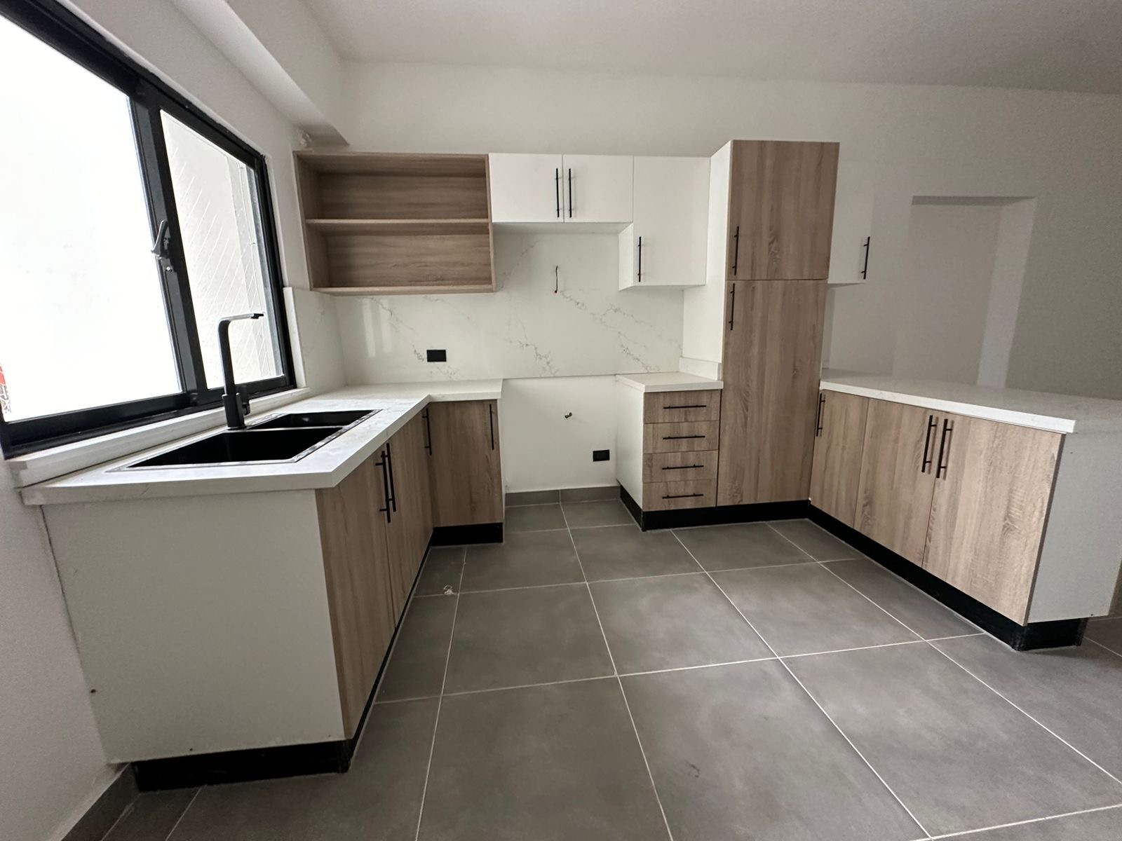 apartamentos - Alquiló millón piso 3 tres hab con baño dos parque 8