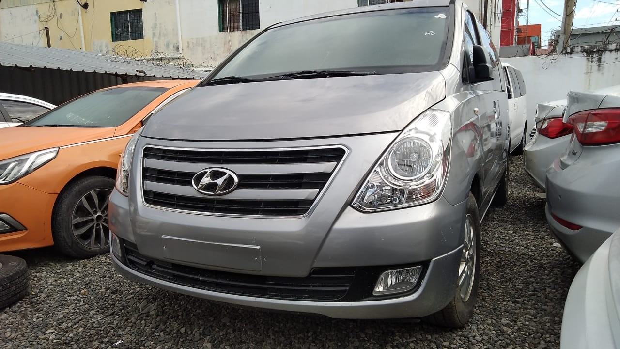 jeepetas y camionetas - HYUNDAI GRAND STAREX CAJA VIEJA 2018 GRIS  1