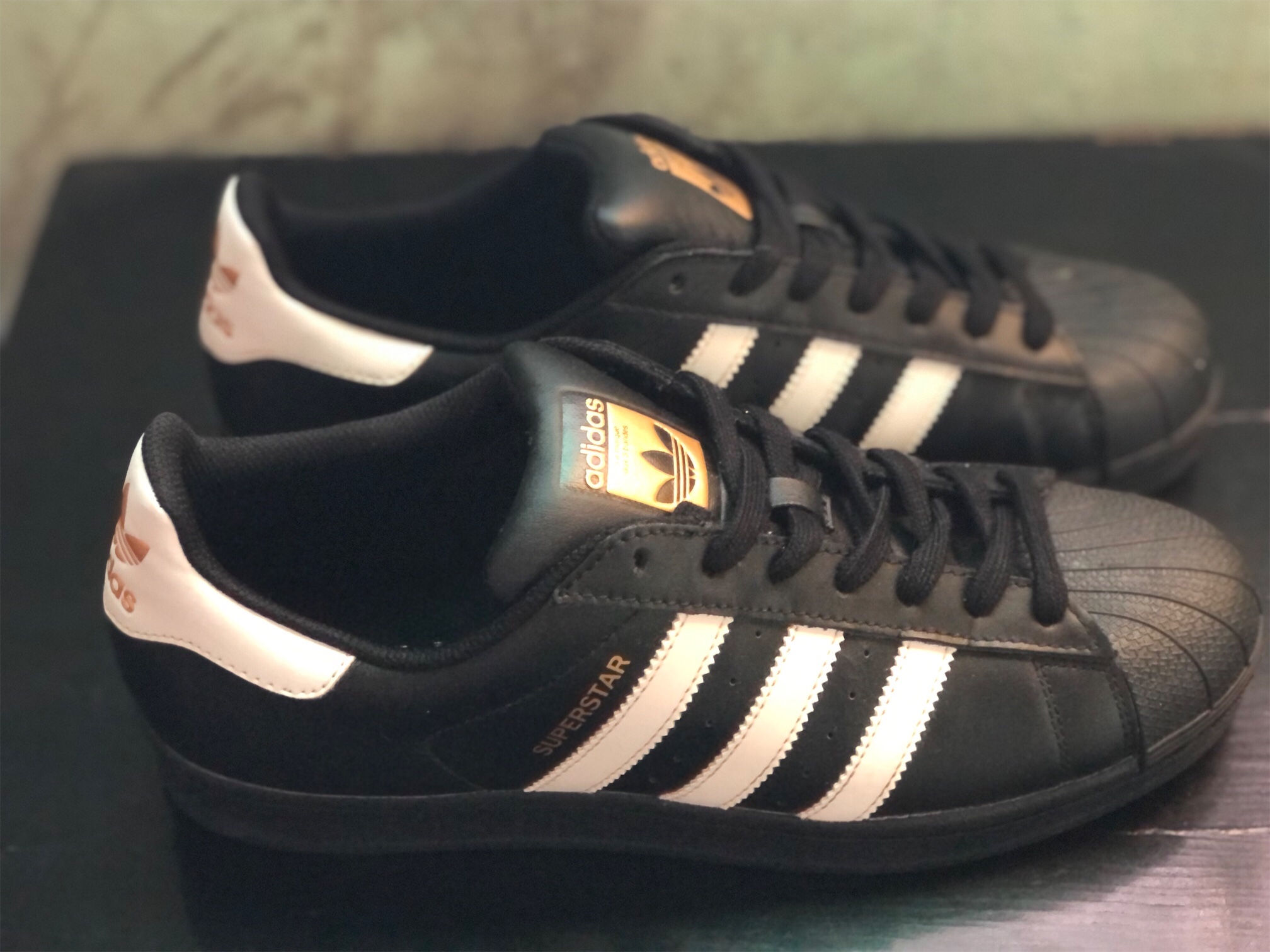 zapatos para hombre - Tenis 👟 Adidas original negro  en venta