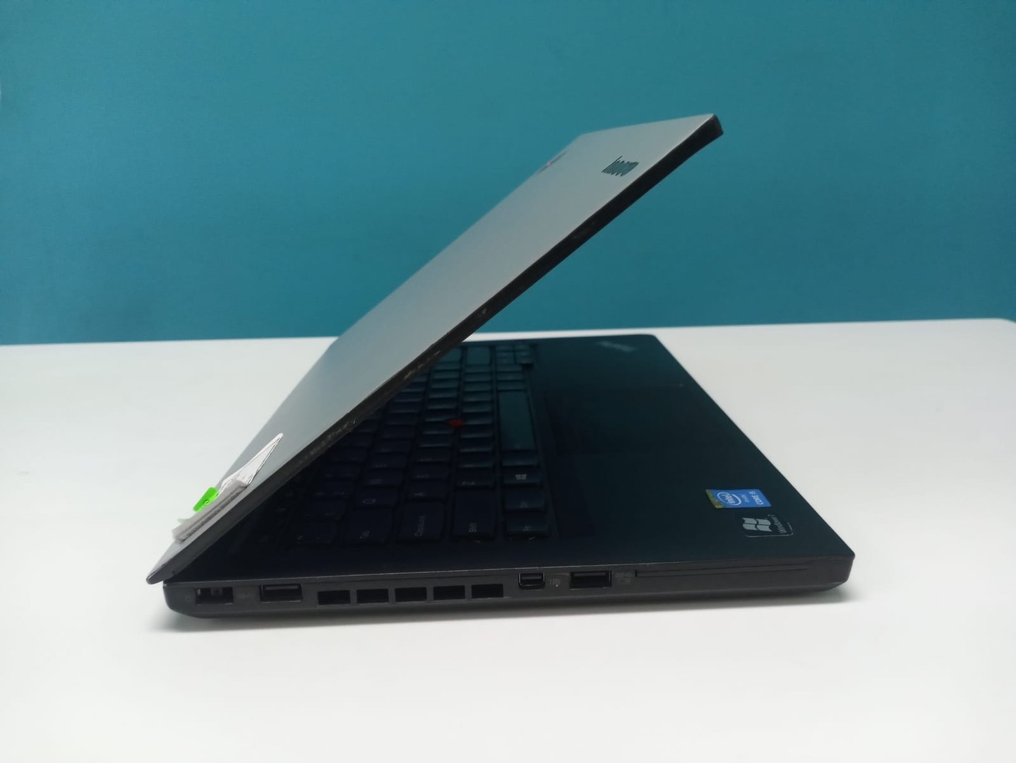 computadoras y laptops - Laptop, Lenovo ThinkPad T440s / 4th Gen, Intel Core i5 / 8GB DDR3 / 256GB SSD
 3