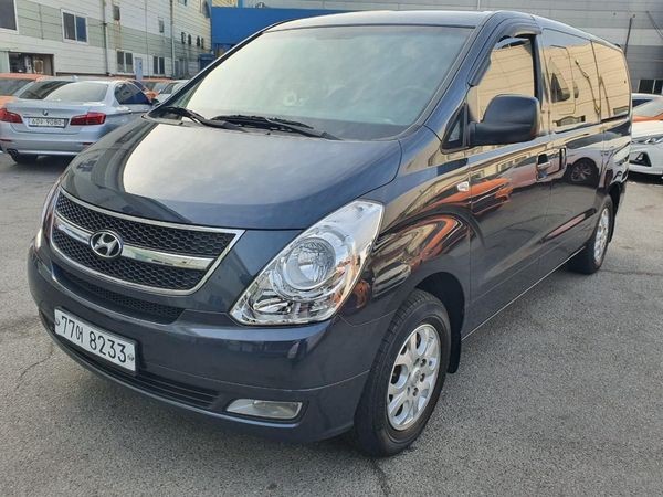 jeepetas y camionetas - HYUNDAI GRAND STAREX 2017 COLOR NEGRO ORIGINALDESDE: RD$1,380,000-Automático