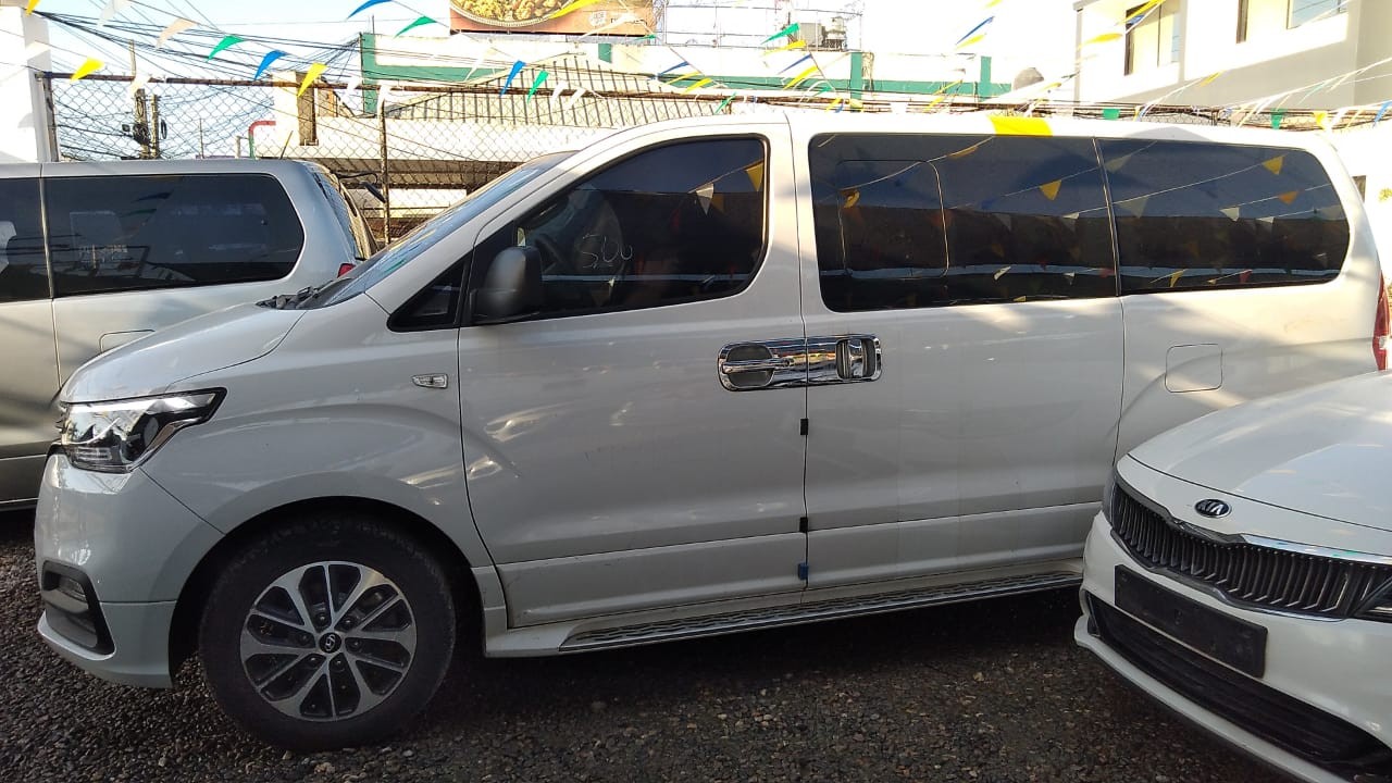 jeepetas y camionetas - HYUNDAI GRAND STAREX 2020 BLANCA 4