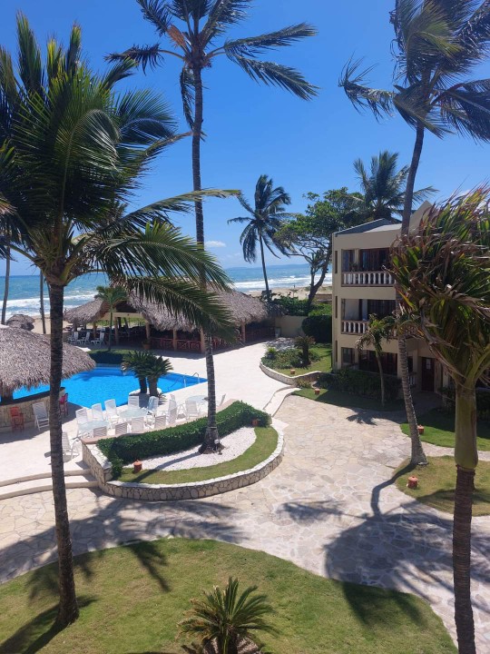 apartamentos - Si busca una buena inversión frente al mar en cabarete te presento este  2