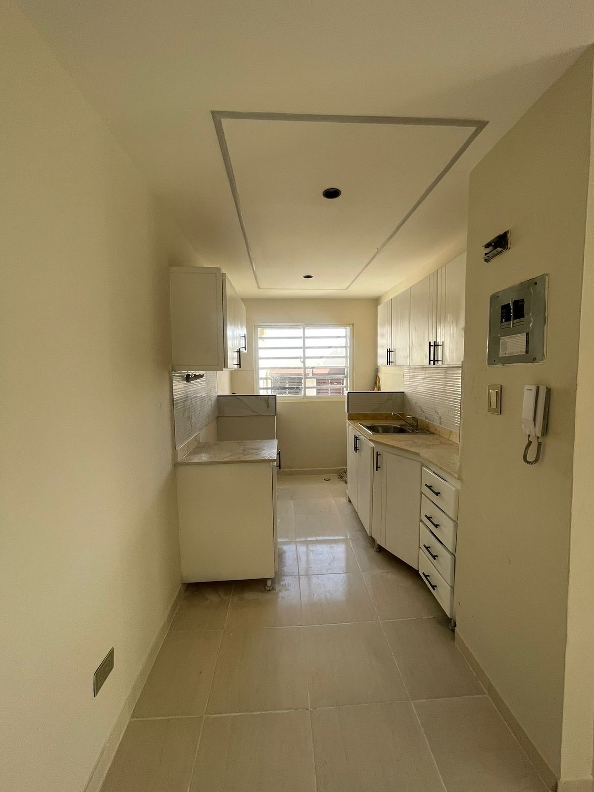 apartamentos - venta de apartamento 4to piso remodelado en la autopista de san Isidro 3