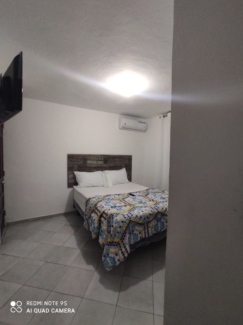 apartamentos - Alquilo apto amueblado de una Hab en Los Restauradores, 1er piso, 1 parqueo, sal 8