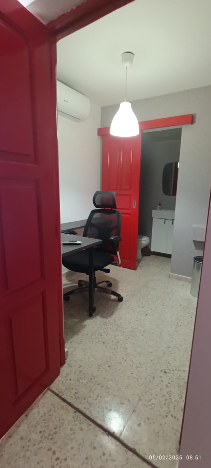 negocios en venta - ¡Vendo Oficina Amueblada en Zona Premium! 6