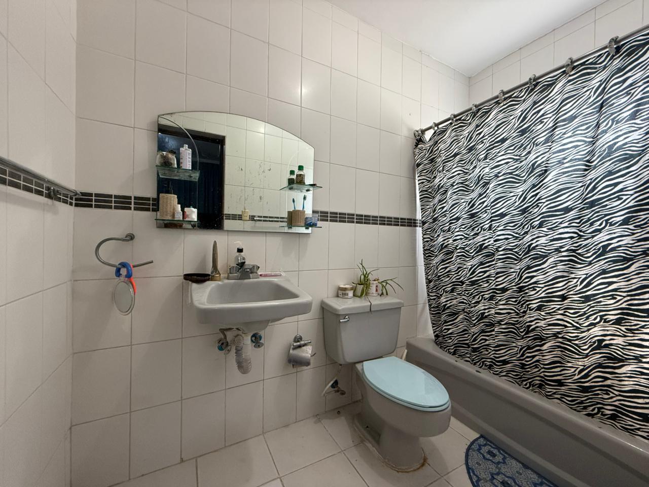 apartamentos - Vendo independencia piso 4 dos hab dos baños parqu 1