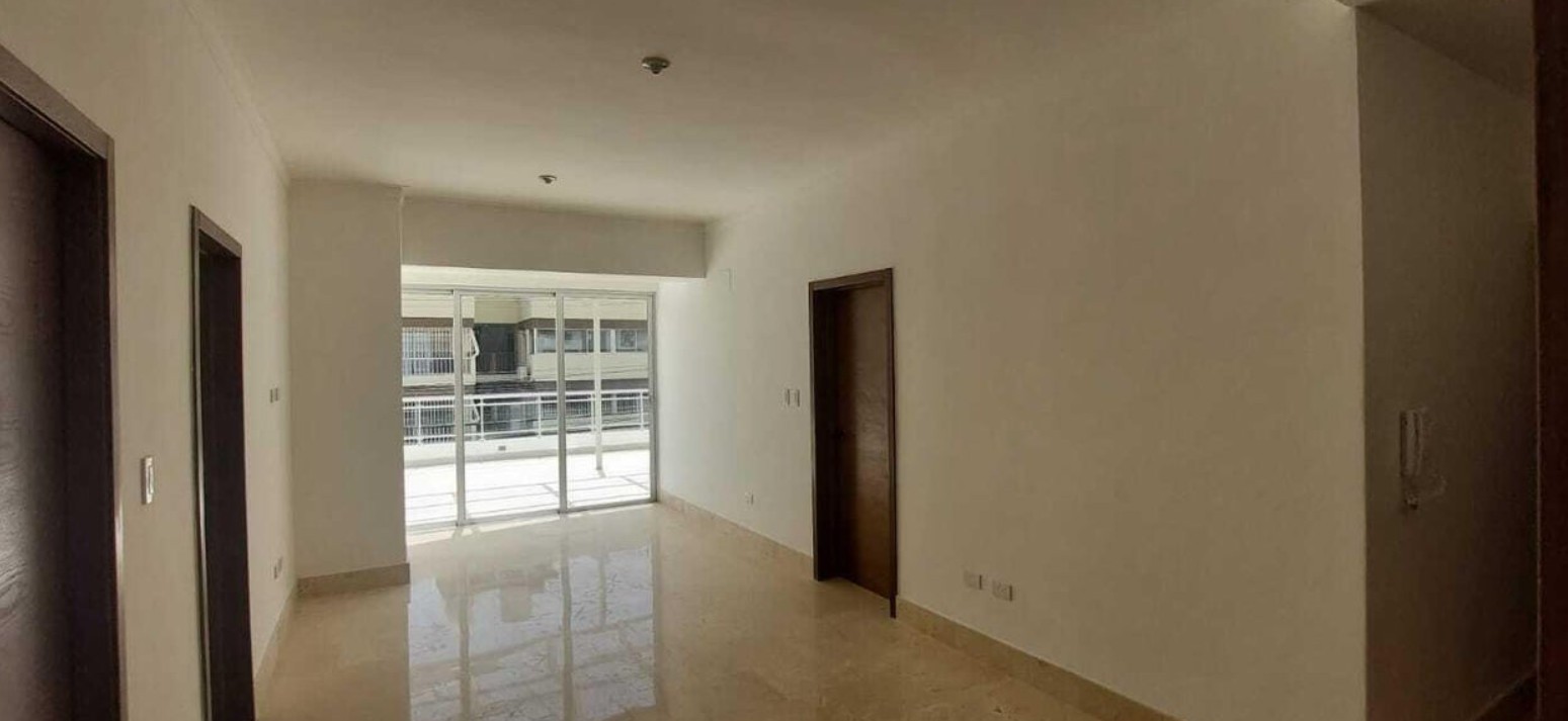 apartamentos - Apartamento 2do piso con terraza en evaristo morales 4