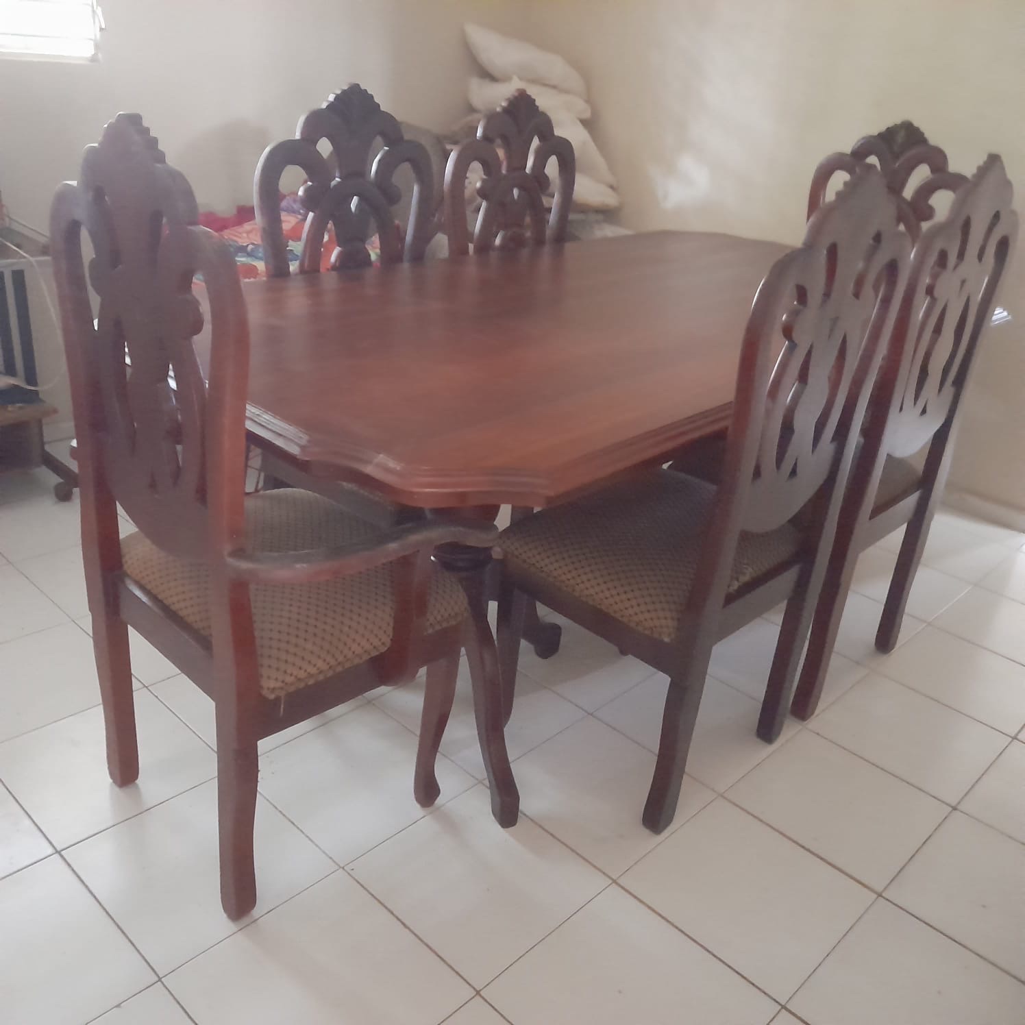 muebles y colchones - Juego de comedor de 6 sillas en caoba.