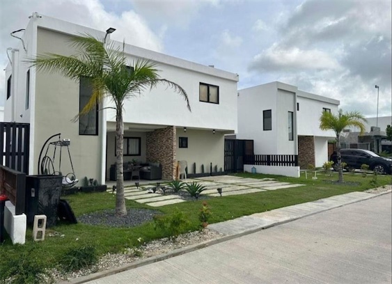 casas vacacionales y villas - Venta de Villa en punta cana zona turística con piscina 4