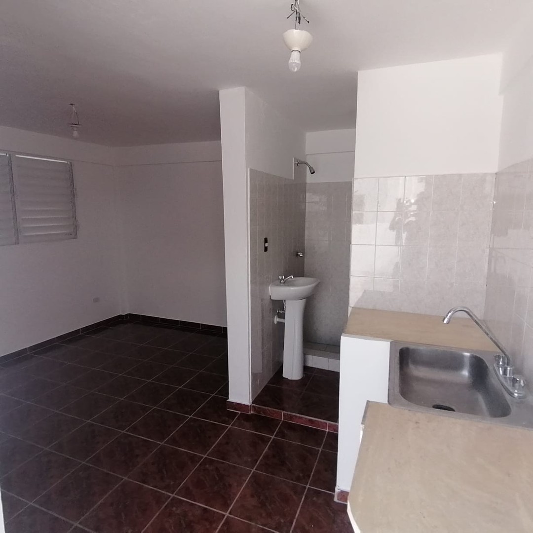 casas - VENDO EN ARROYO HONDO
CASA DE 3 NIVELES EXCELENTE OPORTUNIDAD 2