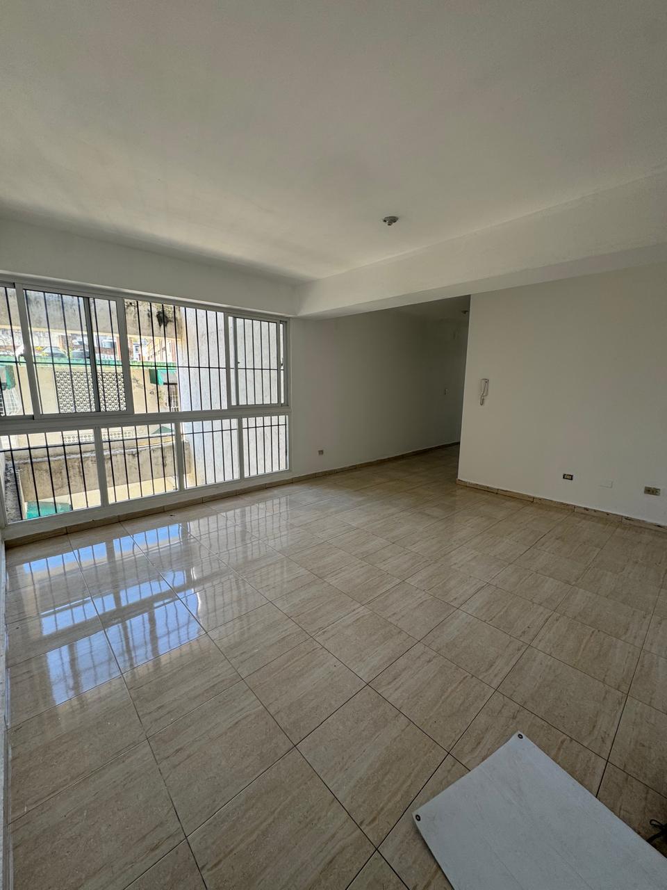 apartamentos - Rebajado apartamento en alquiler en Gazcue, recién remodelado, en USD$800. 0