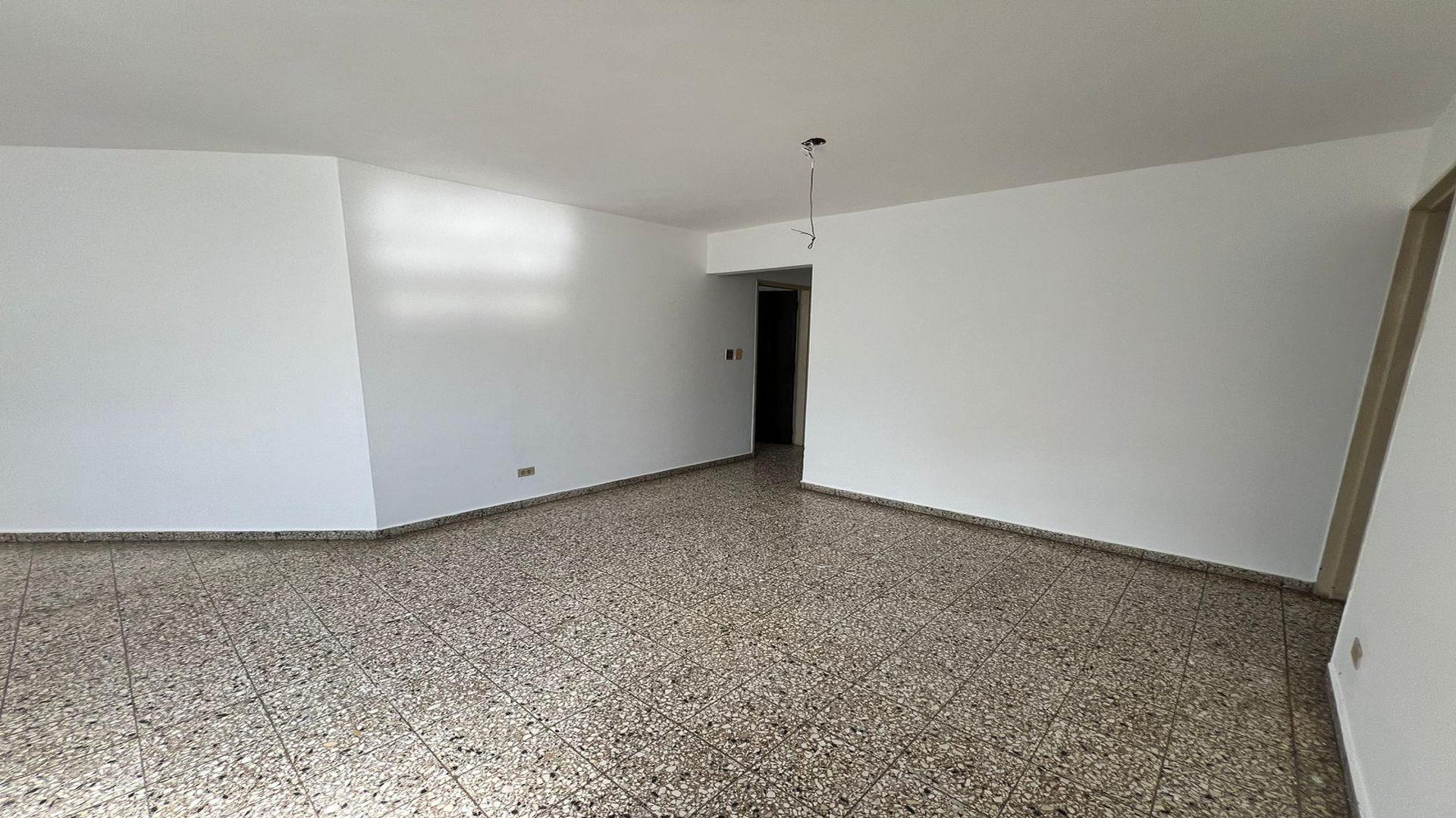 apartamentos - Vendo Apartamento Gazcue  en un 3er piso con escaleras 2