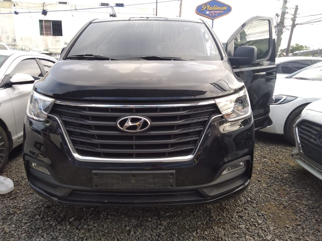 jeepetas y camionetas - HYUNDAI GRAND STAREX 2020 NEGRADESDE: RD$1,750,100 0