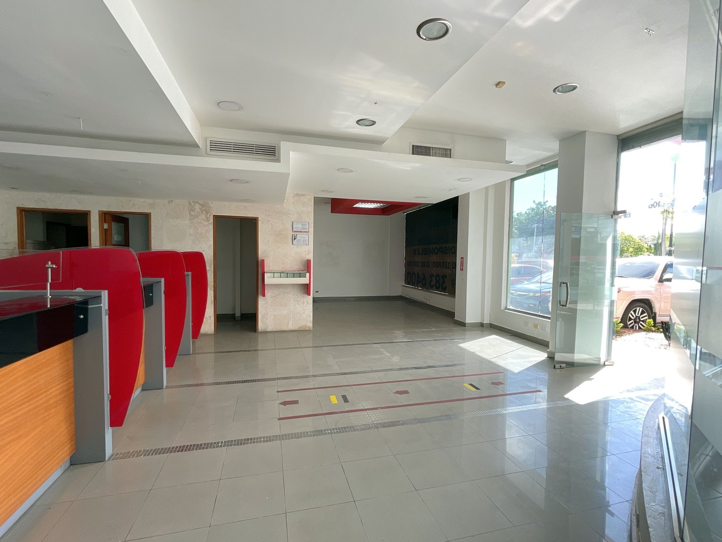 oficinas y locales comerciales - Local comercial 110m2 1er nivel Alma Rosa l 2