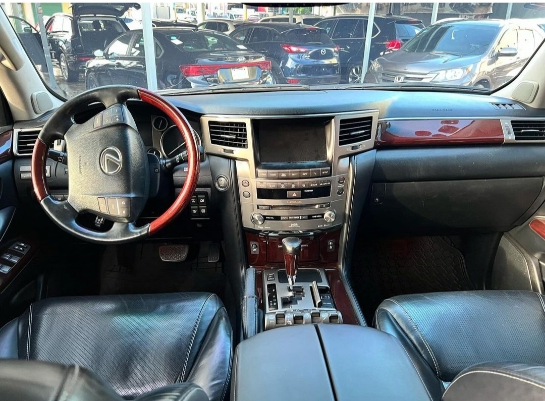 jeepetas y camionetas - 2013 Lexus LX 570 1