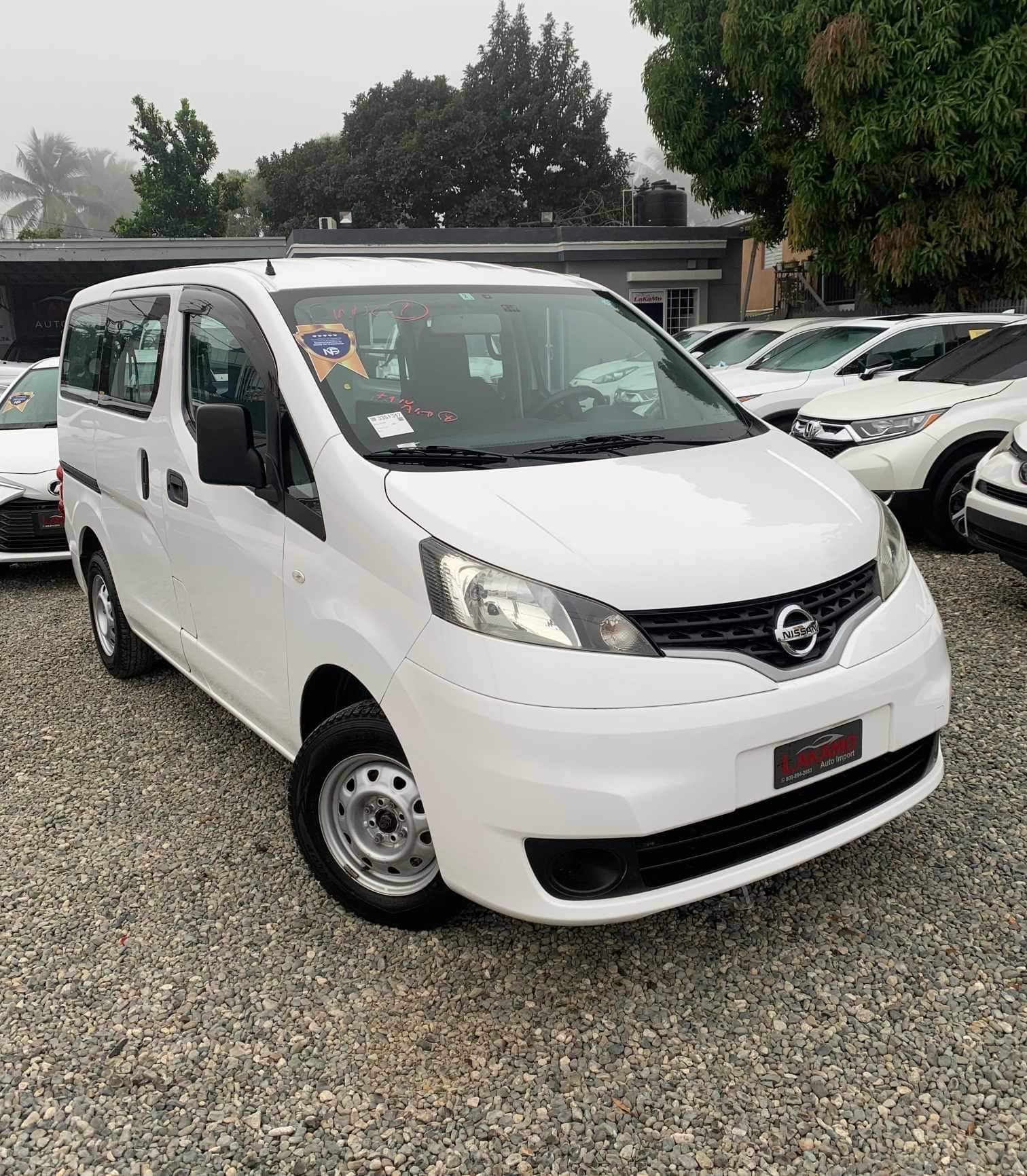 jeepetas y camionetas - Nissan NV200 2018 - Financiamiento Disponible  1