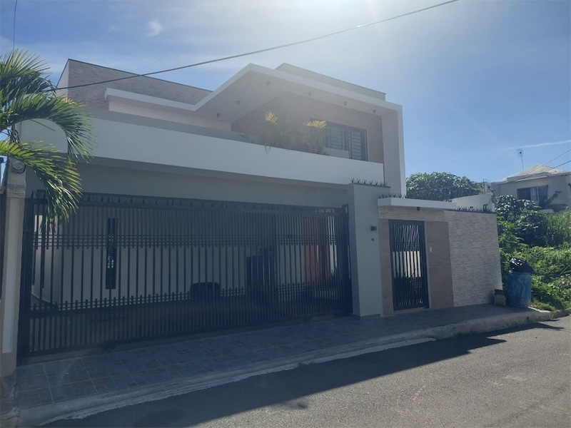 casas - Venta de casa de lujo en el mirador del este Santo Domingo este 0