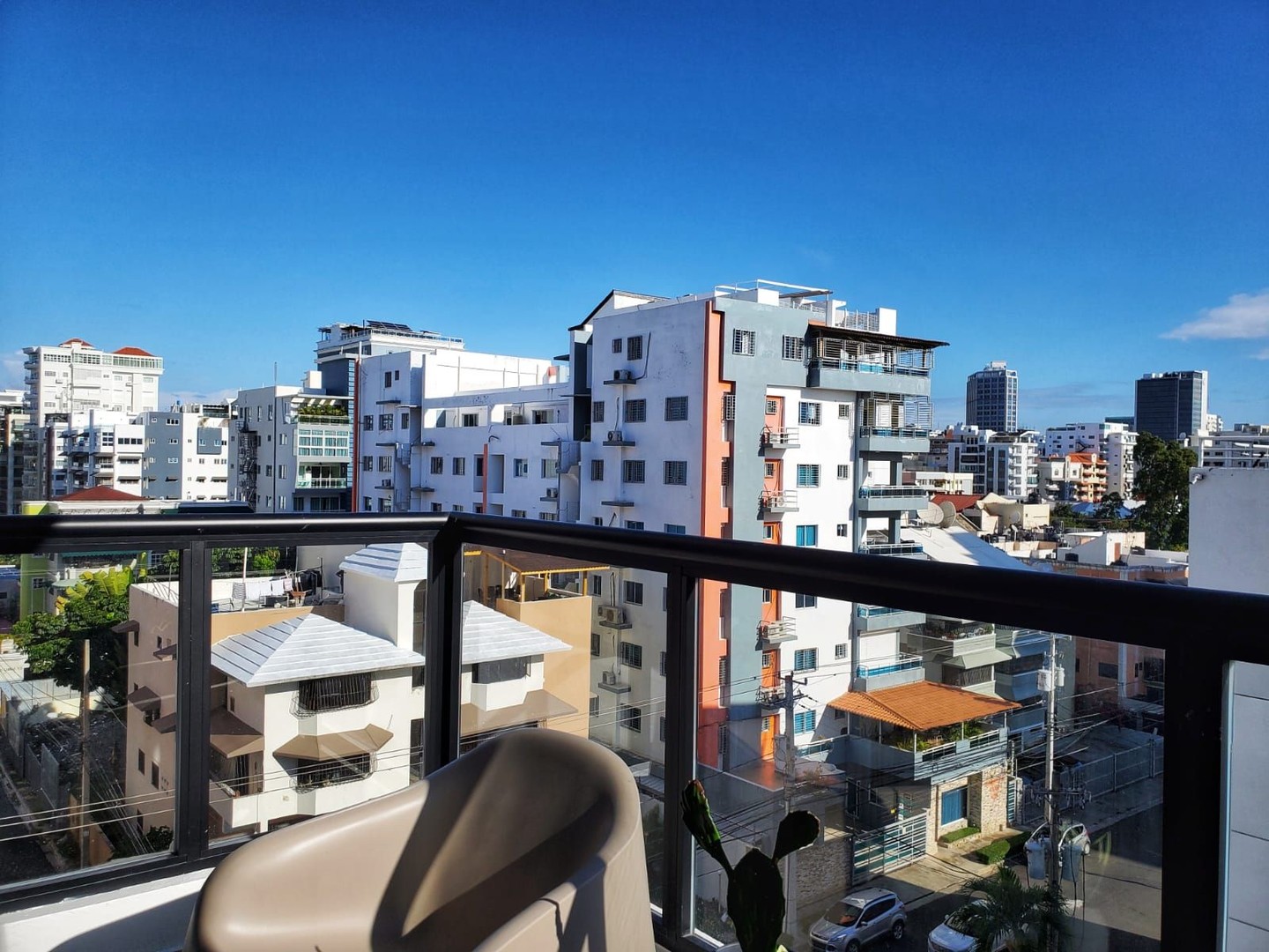 apartamentos - Evaristo Morales amueblado 1 habitacion 1 bano 1 parqueo balcon estudio 3