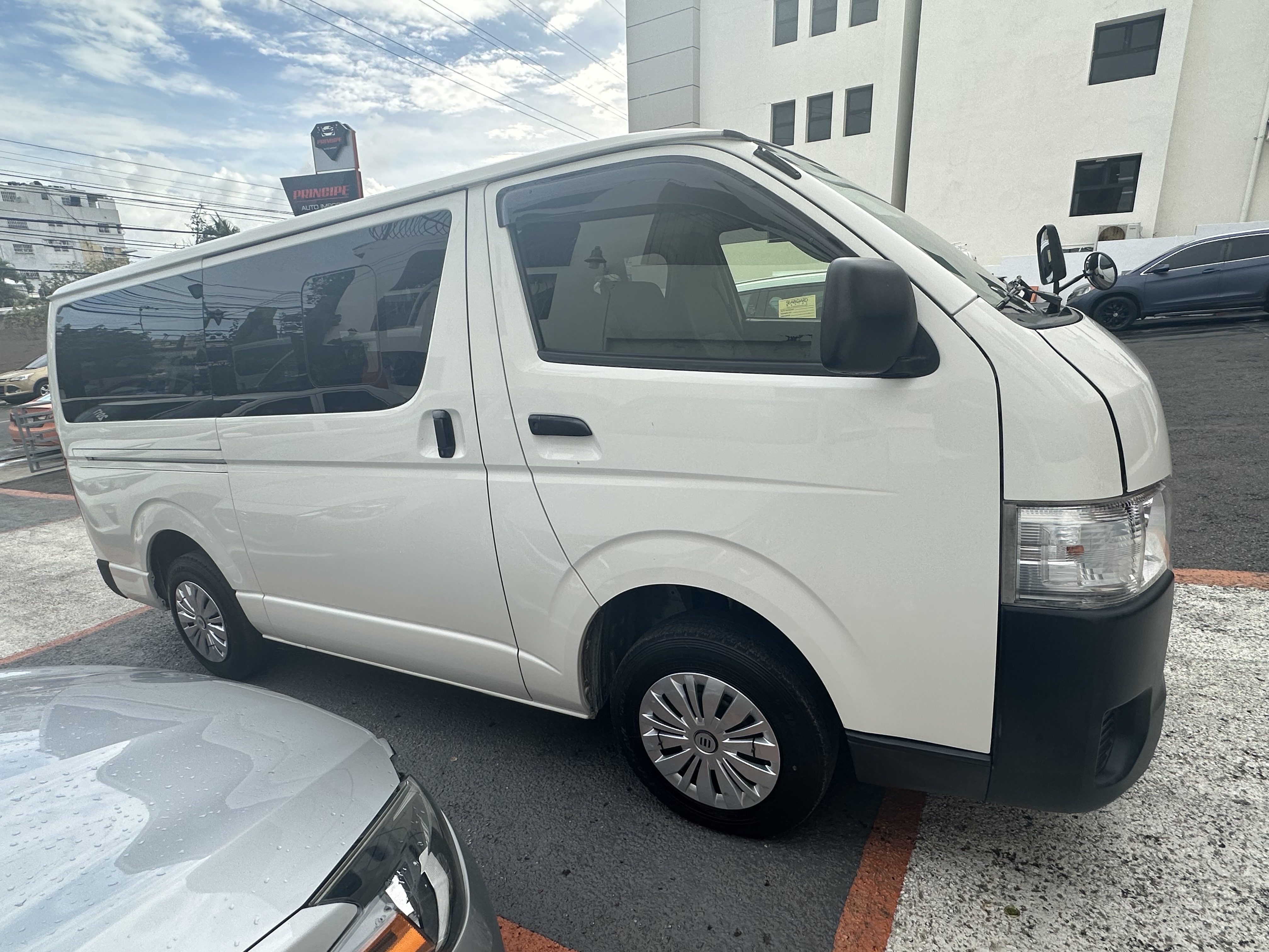 jeepetas y camionetas - Toyota Hiace 2018  1