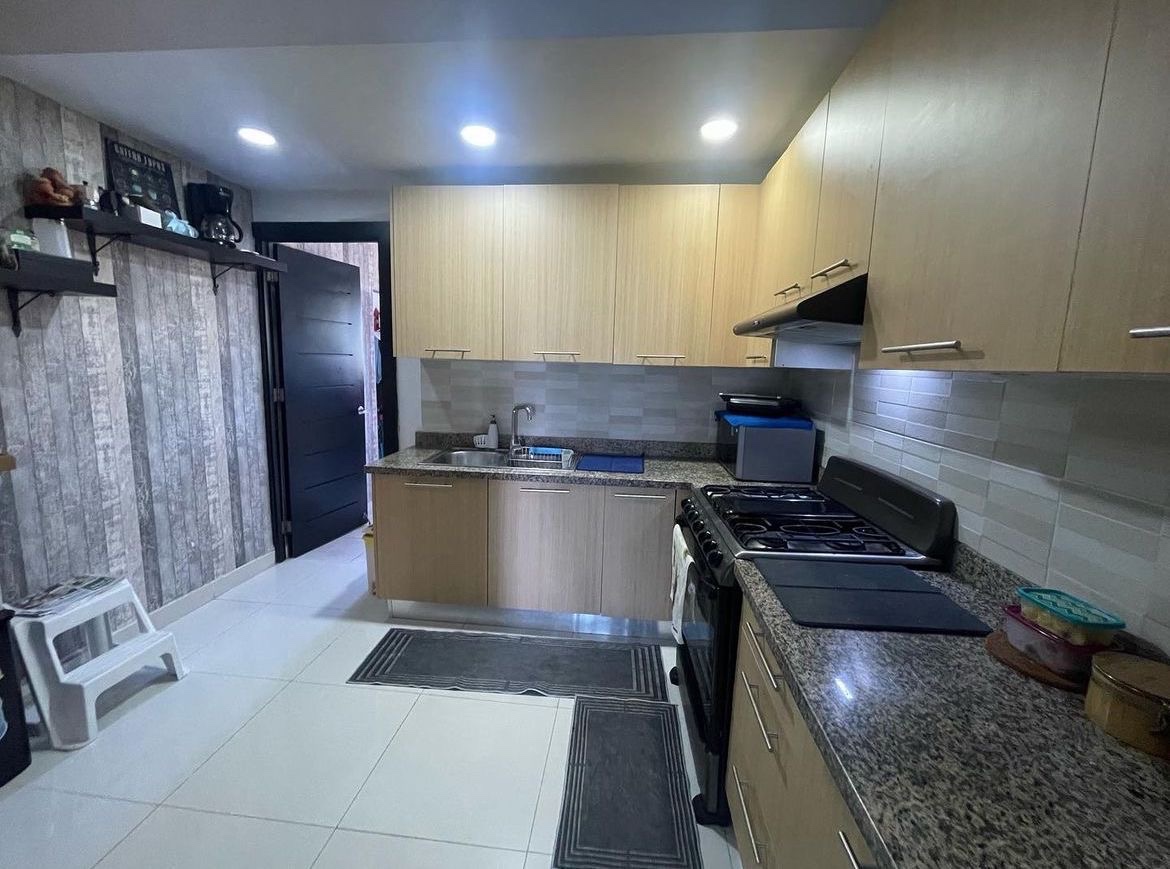 apartamentos - Vendo en el millón tres habitaciones con su baño dos parqueos balcón lokert serv 6