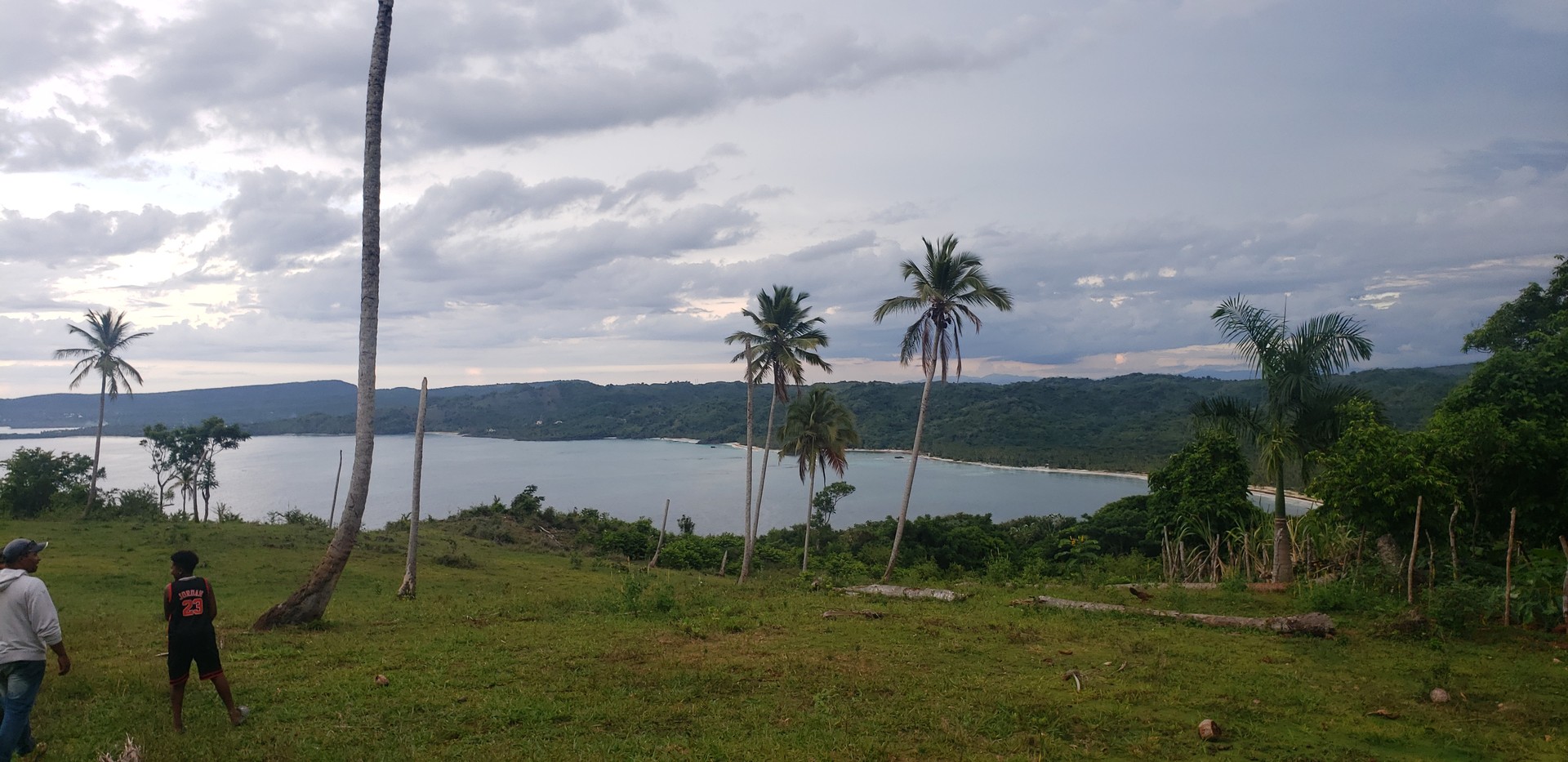 solares y terrenos - Solar en Bahia Rincon Samana de 147782 metros Vista al mar No Broker