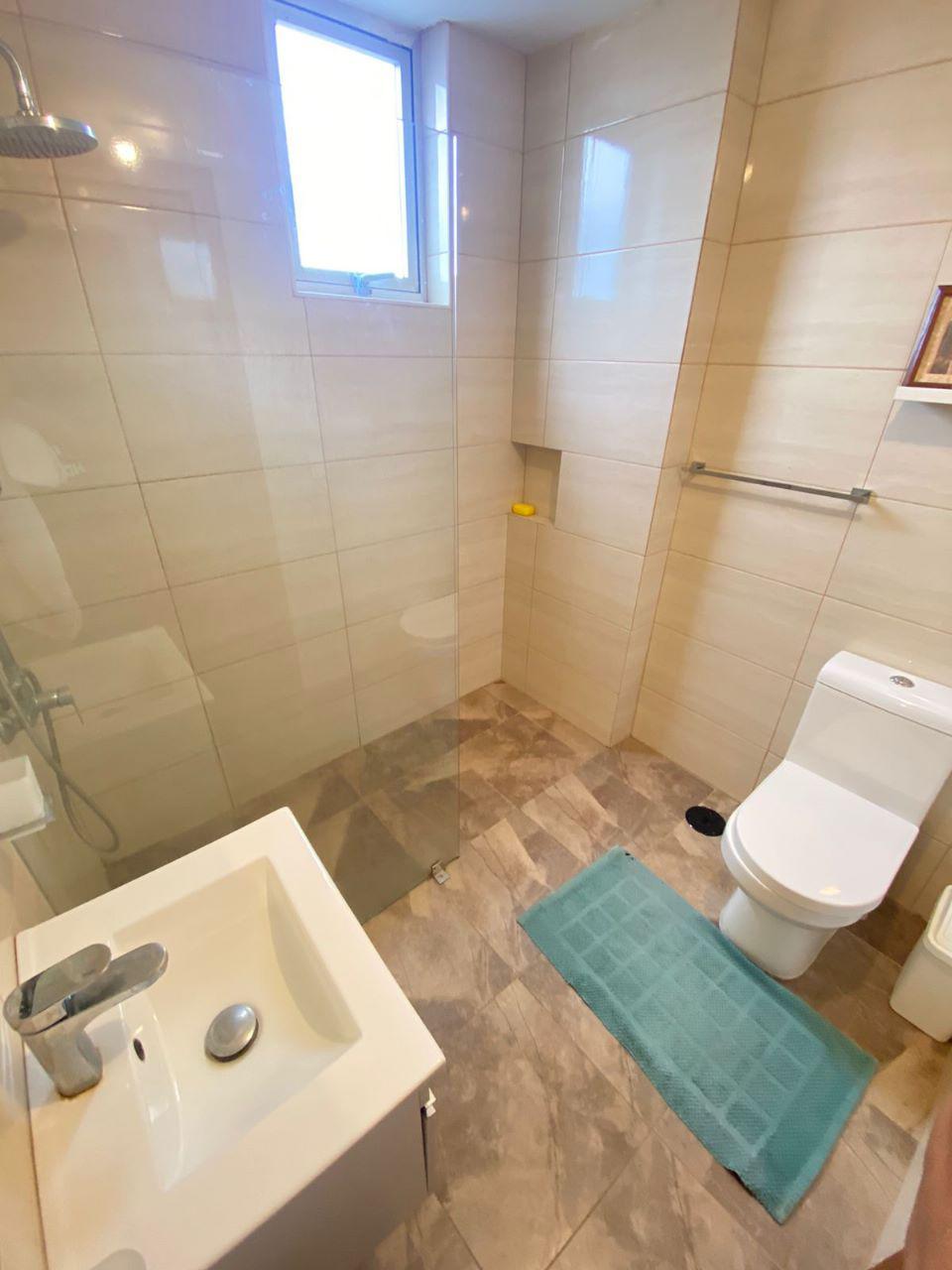 apartamentos - Apartamento en Alquiler Amueblado PARAÍSO USD 950. 5