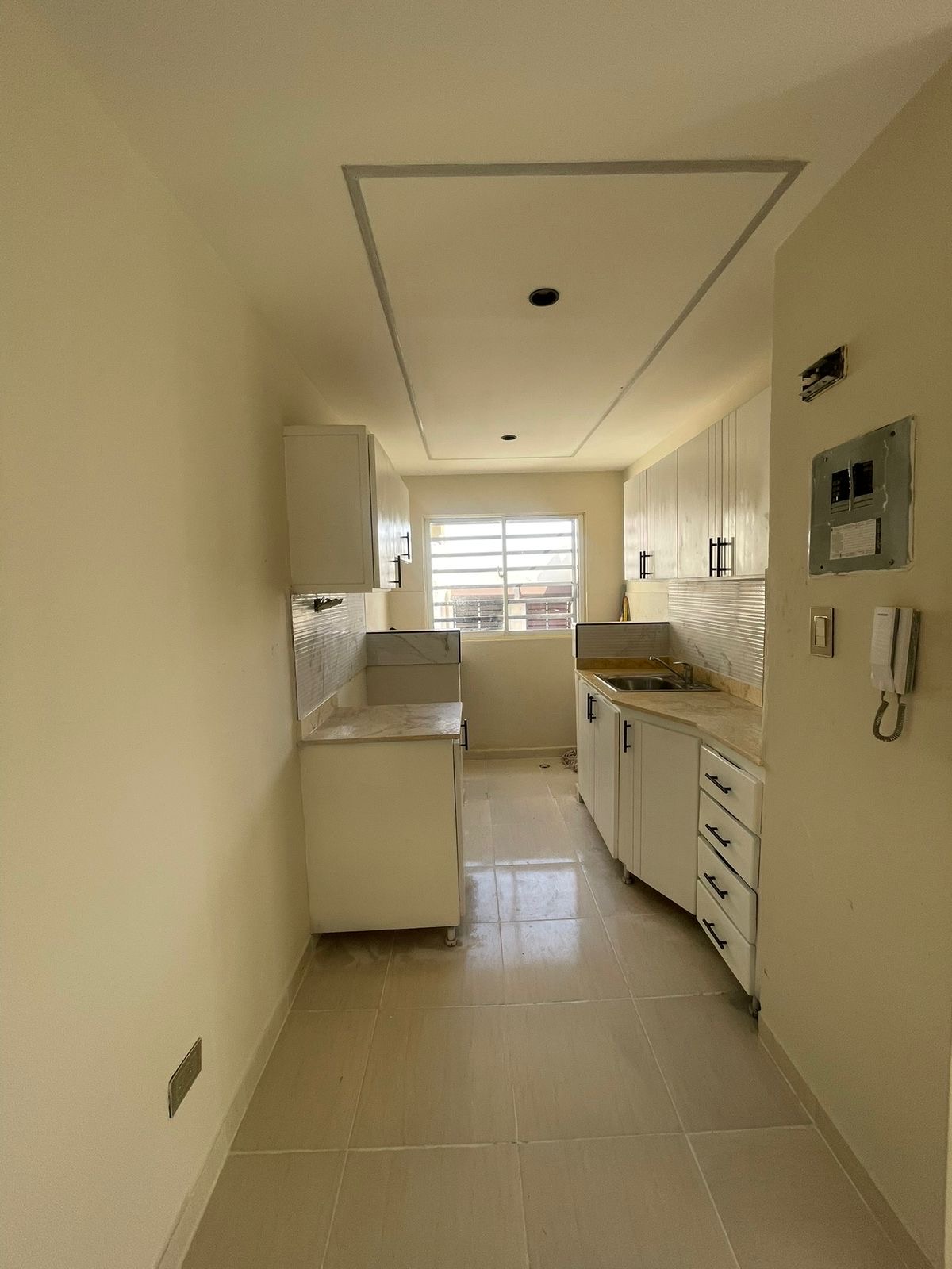 apartamentos - venta de apartamento 4to piso remodelado en la autopista de san Isidro 7