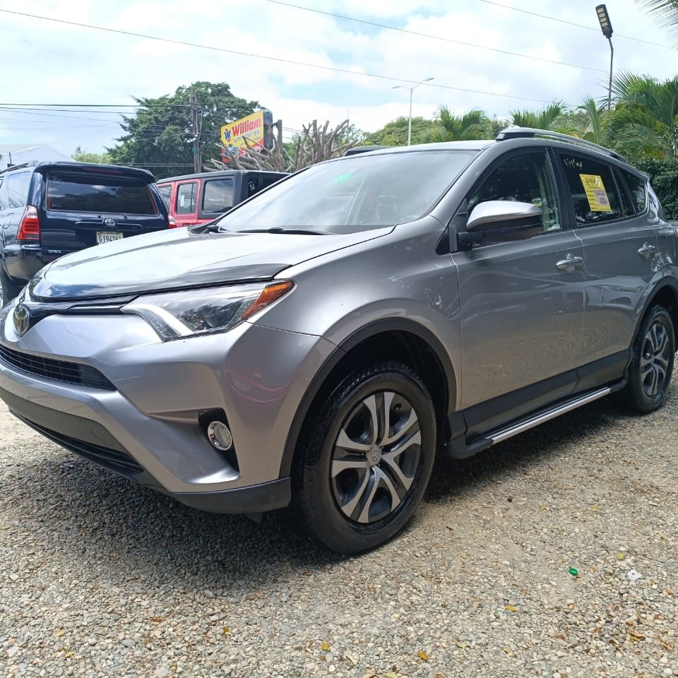 jeepetas y camionetas - Toyota rav4 2018 clean 