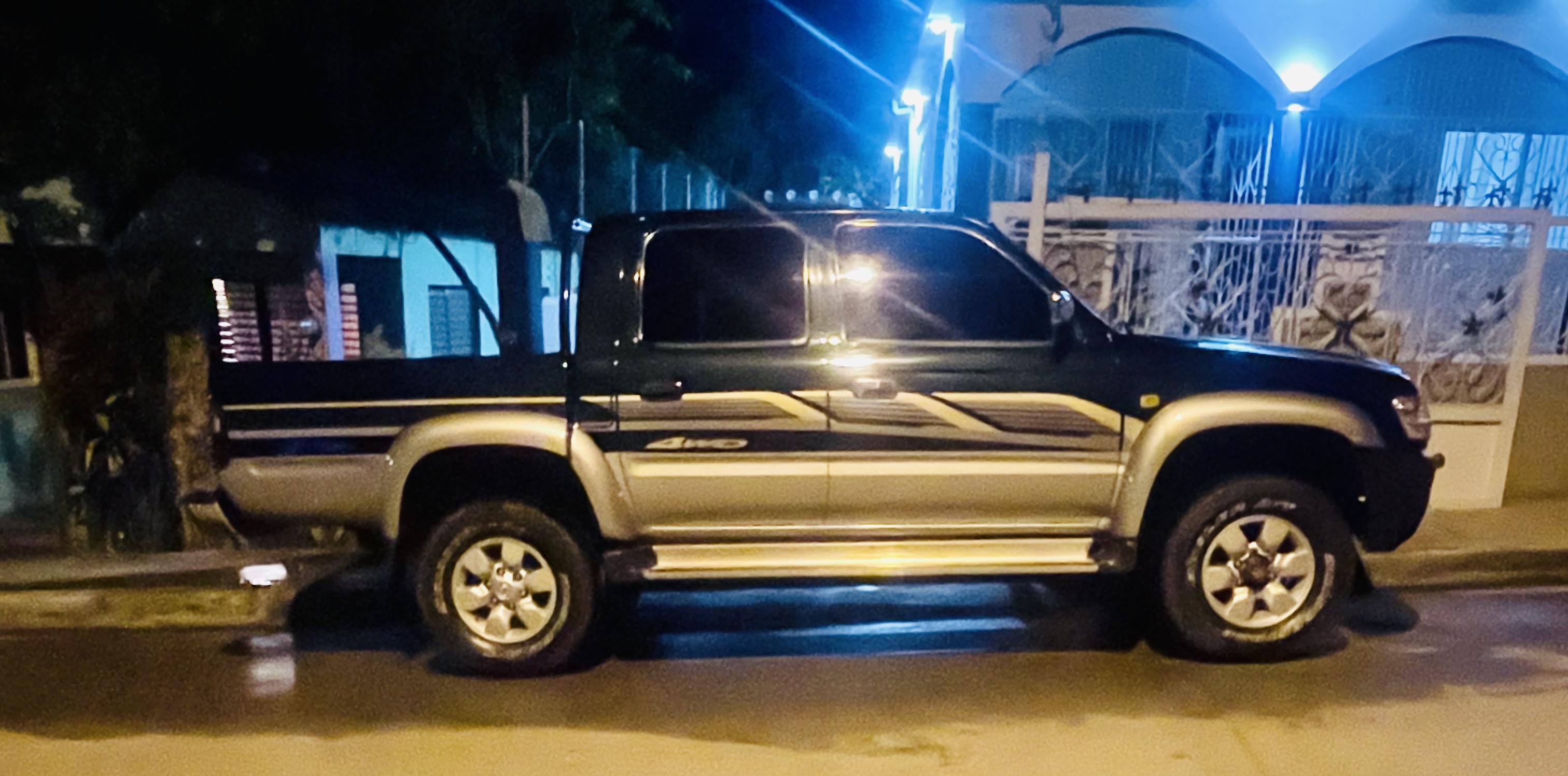 jeepetas y camionetas - Toyota Hilux 2.4    2003