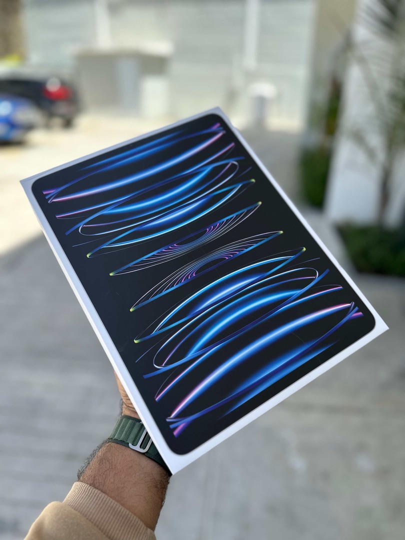 celulares y tabletas - Vendo iPad Pro 12.9 inch  512GB (6th Gen) M2 Apple CHIP/ Sellada $ 63,500 NEG