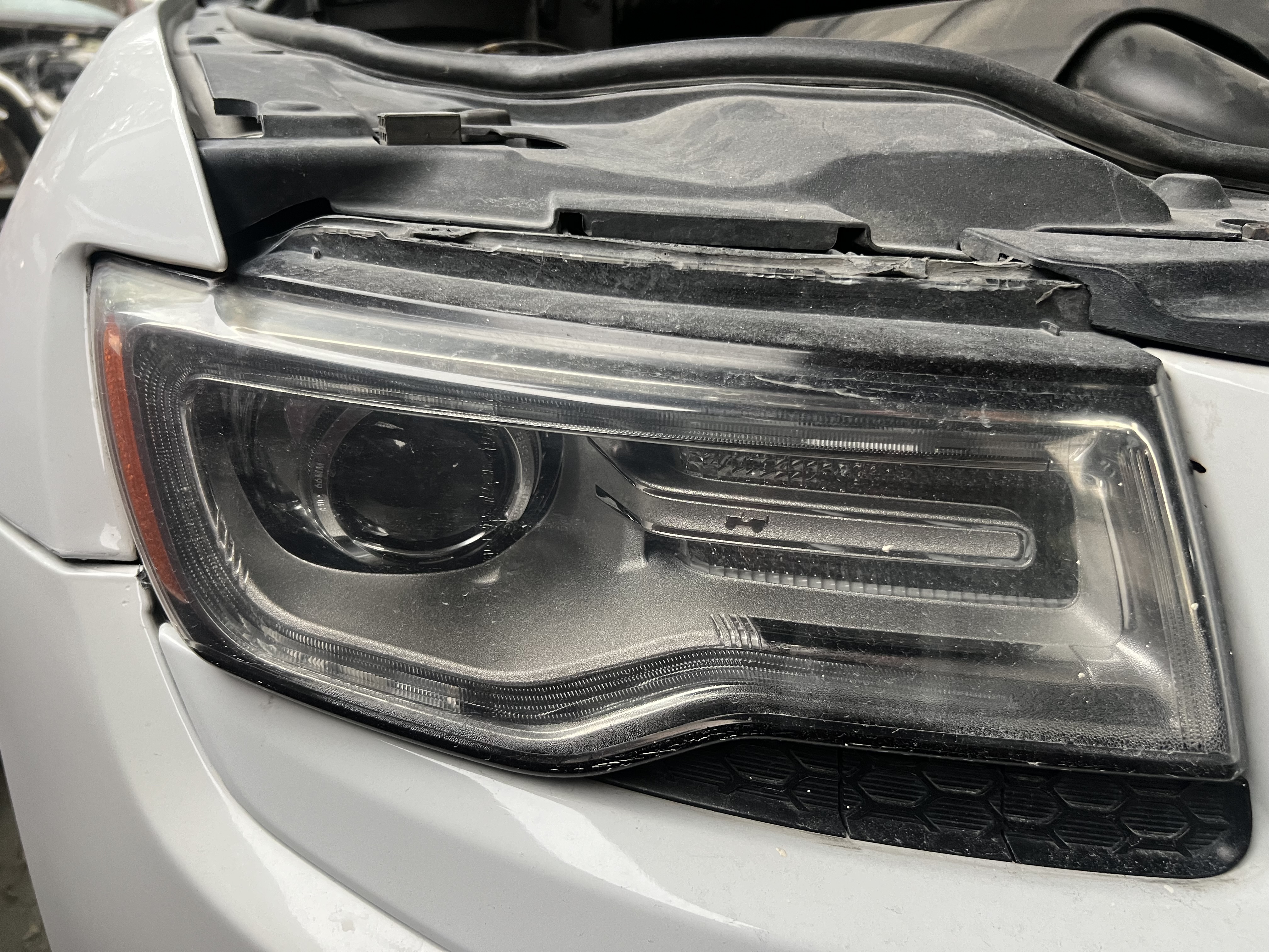 repuestos - Pantalla mica derecha pasajero Jeep Grand Cherokee