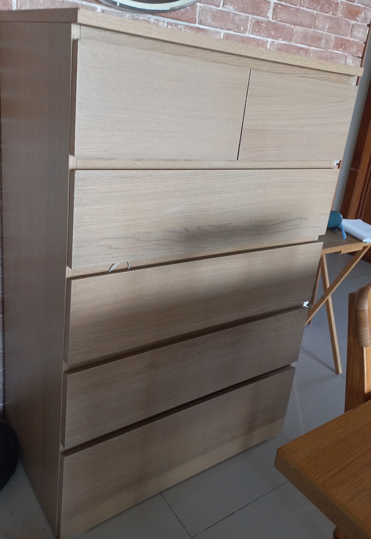 muebles y colchones - Gavetero vertical de 6 gavetas, chapa de roble. Modelo MALM de Ikea. 