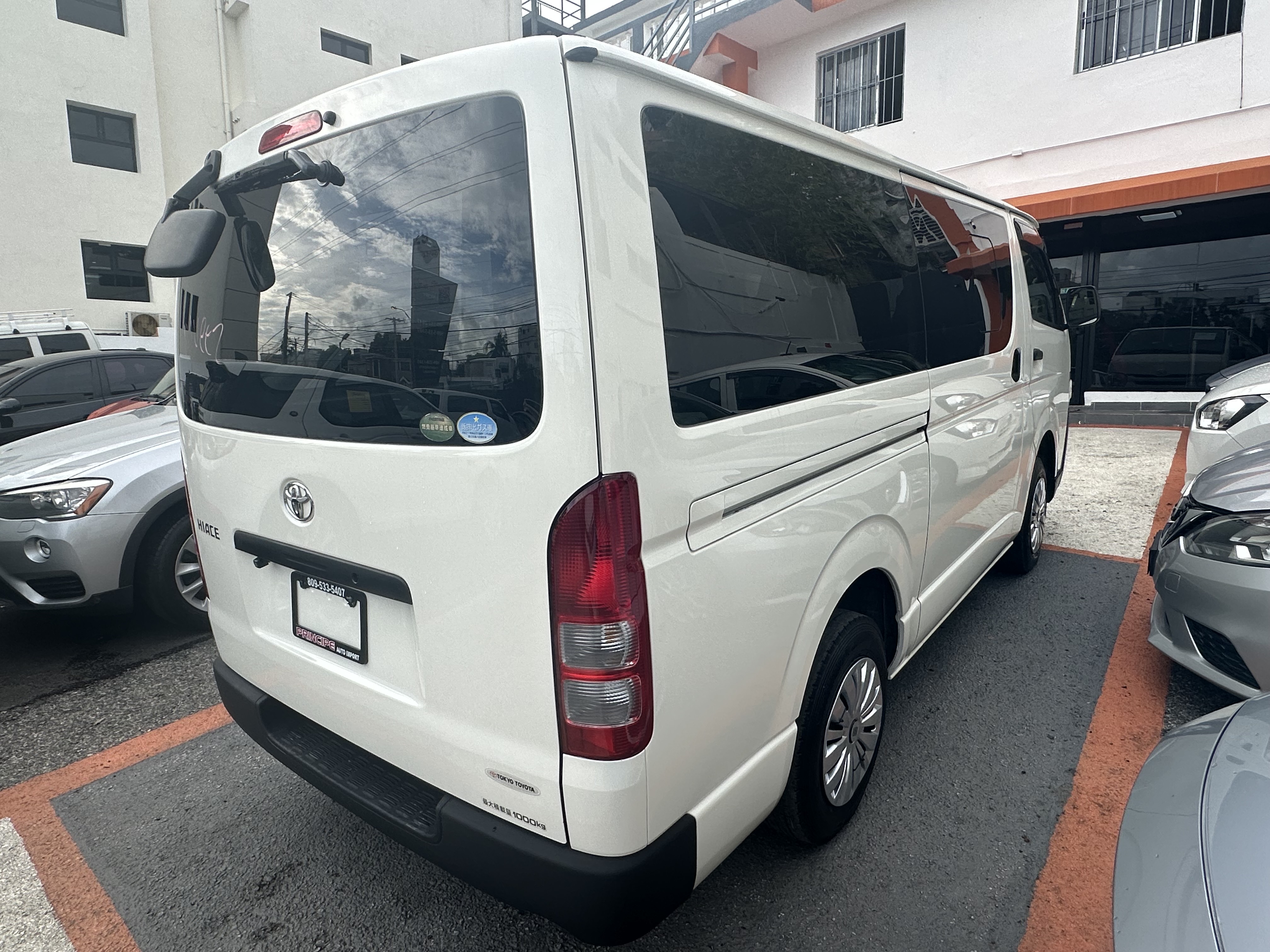 jeepetas y camionetas - Toyota Hiace 2018  3