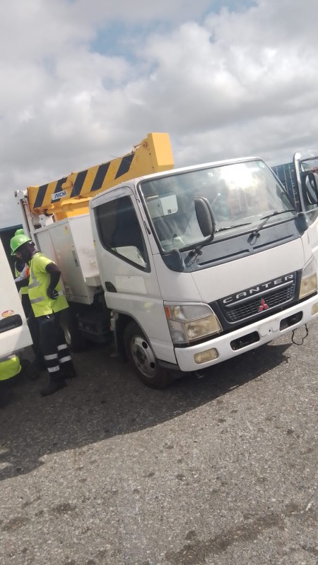 camiones y vehiculos pesados - Camión grúa canasto, brazo hidraulico, recién importado de Japón. 2