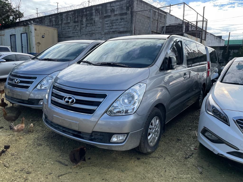 jeepetas y camionetas - HYUNDAI GRAN STAREX 2017 GRIS 6