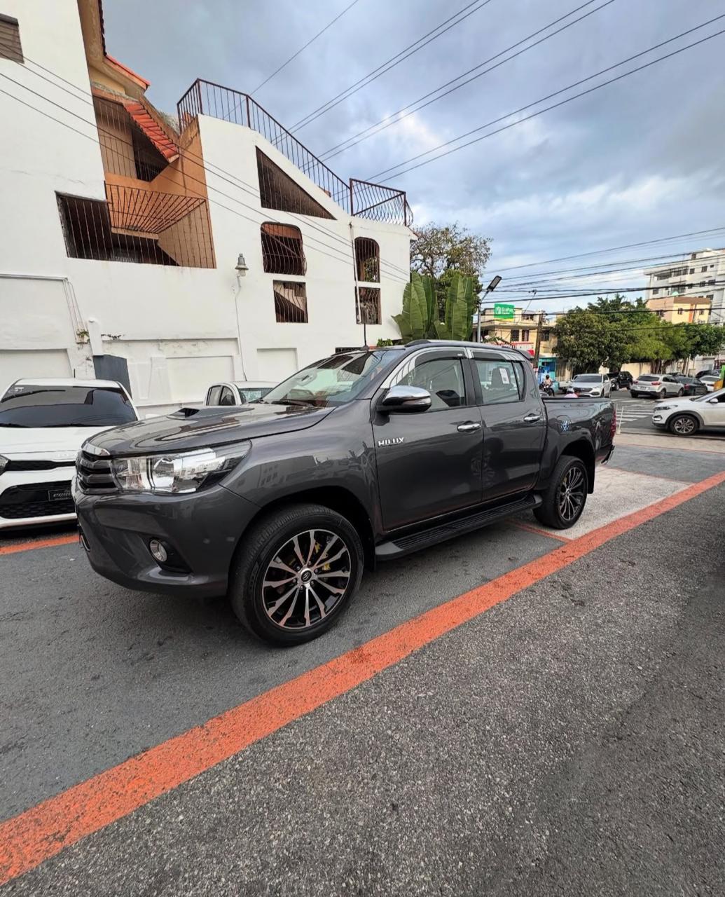 jeepetas y camionetas - Toyota Hilux 2017 1