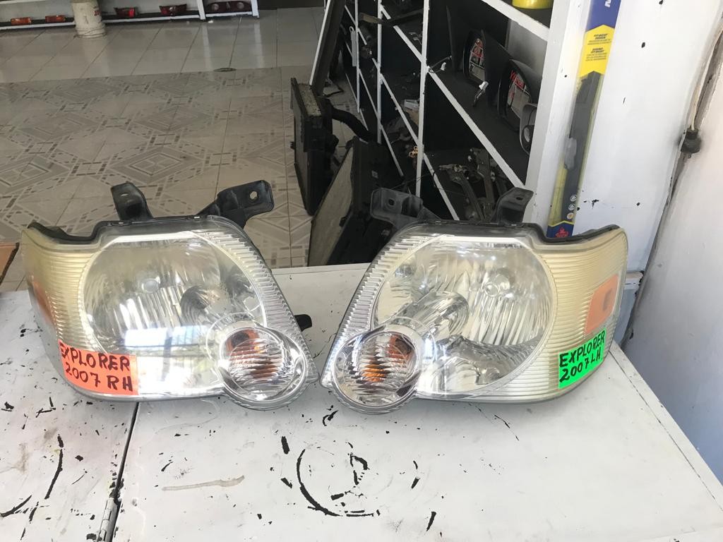 accesorios para vehiculos - Vendo Pantallas FORD EXPLORER 2007 LUCES DELANTERA
