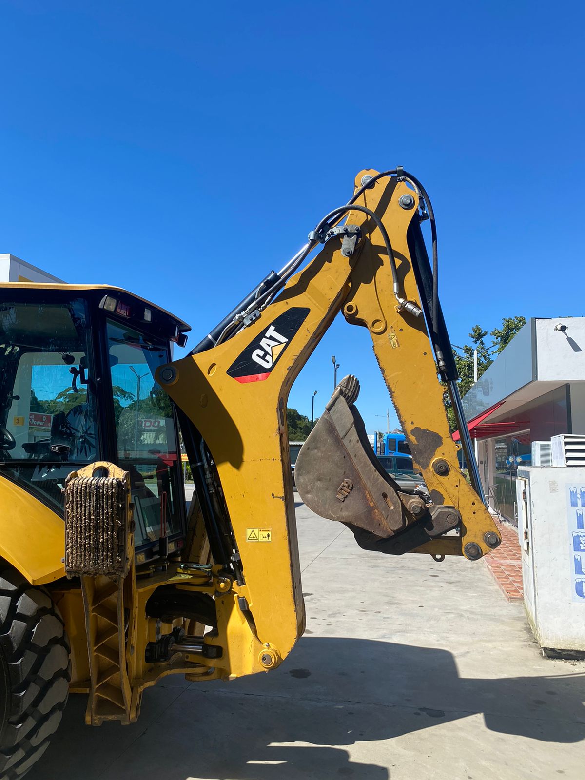 camiones y vehiculos pesados - Vendo Retroexcabadora Caterpillar 416F2 1