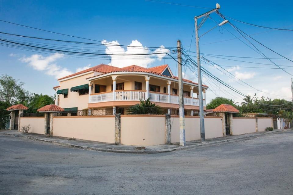 casas - Hermosa y Amplia Casa en Venta Excelente Para Inversion.