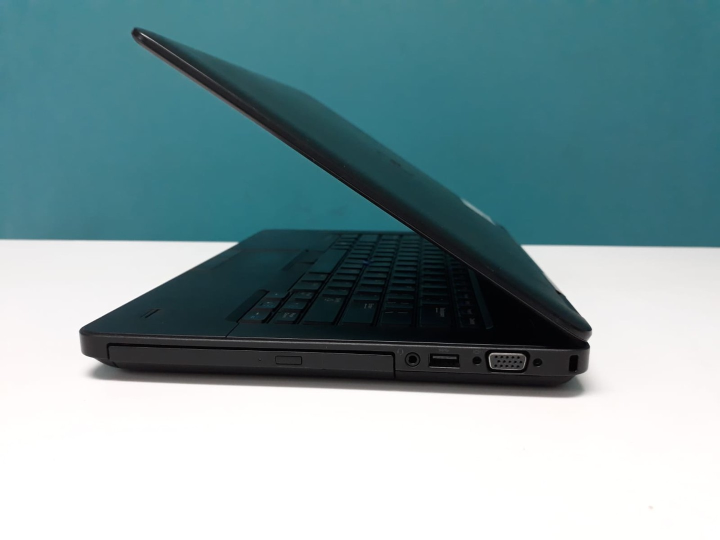 computadoras y laptops - Laptop, Dell Latitude E5440 / 4th Gen, Intel Core i7 / 8GB DDR4 / 128GB SSD 8