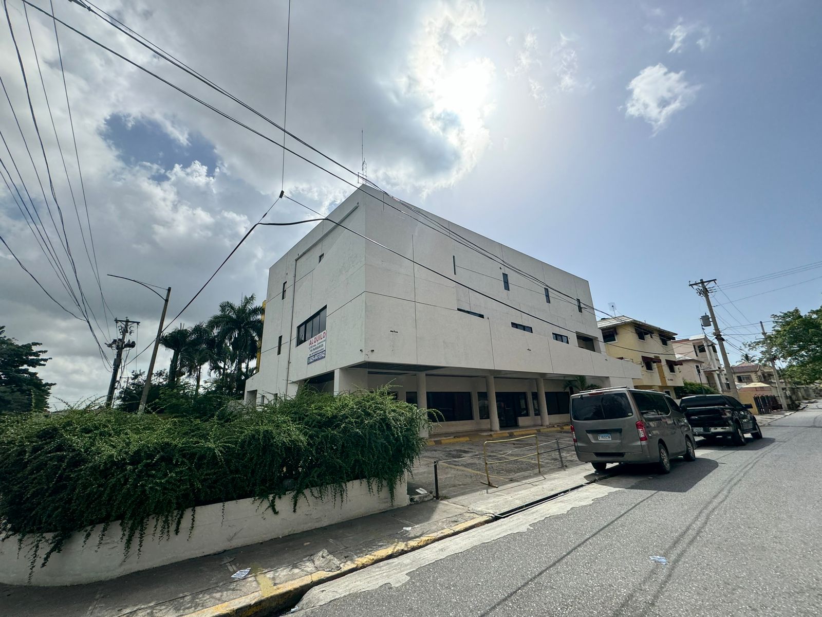 oficinas y locales comerciales - Vendo o alquilo edificio en Los Restauradores 2